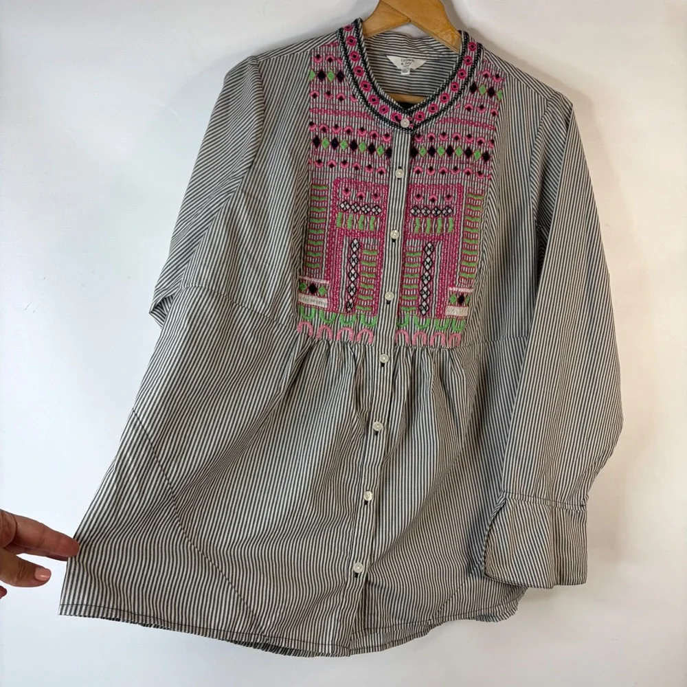 Crown & Ivy Button Down Top Women 1X Black White Striped Embroidered Boho Bell - Picture 8 of 9